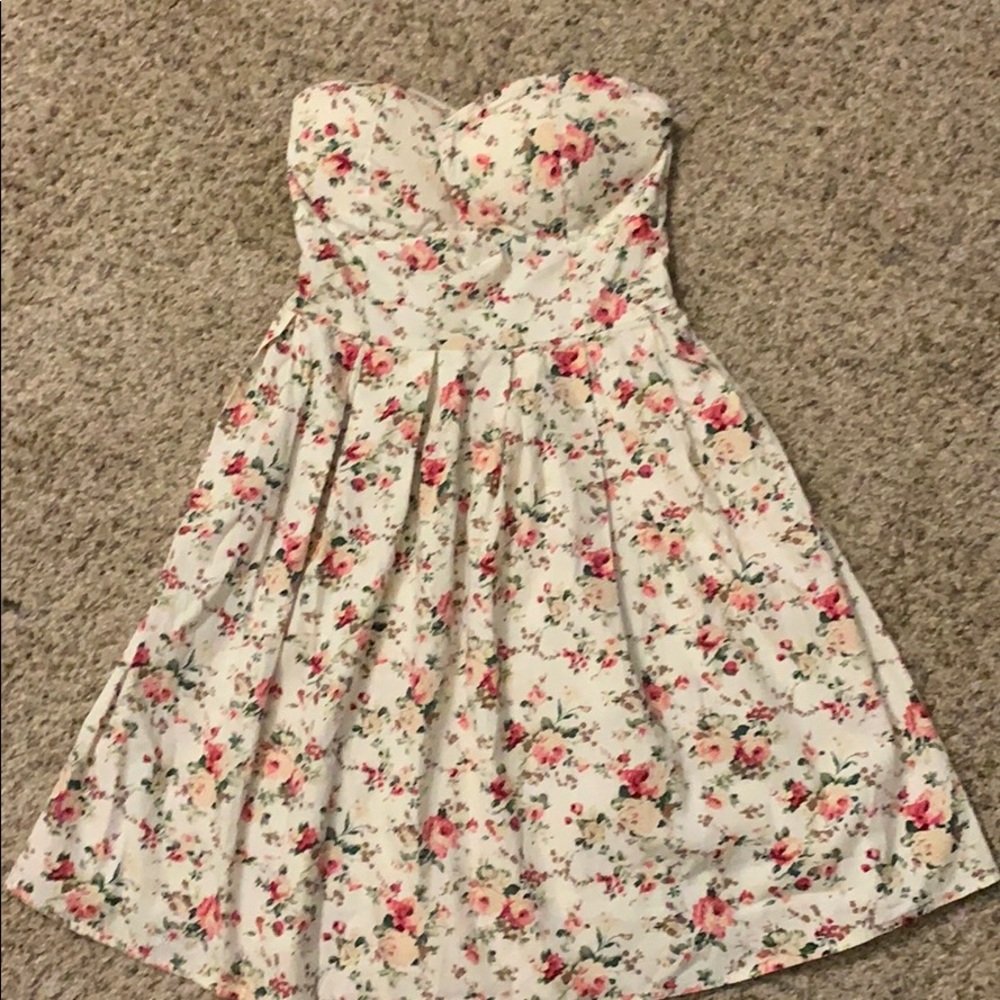 Dress - Picture 3 of 4